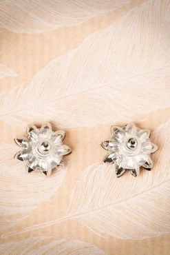 Audrey Jet Flower Stud Oorbellen In Zwart En Zilver