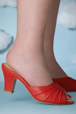 Ava Solemate Slip On Muiltjes In Rood