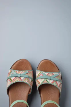 Bora Flower Platform Sandals In Ijsblauw