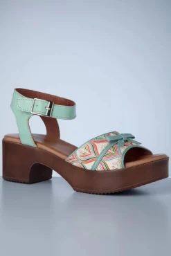 Bora Flower Platform Sandals In Ijsblauw