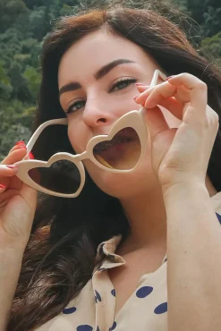 Cat Eye Heart Shades In Creme