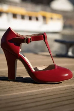 June Effortlessly Elegant Lakpumps In Vurig Rood