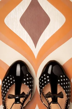 Kelly Lee T-Strap Pumps In Zwart