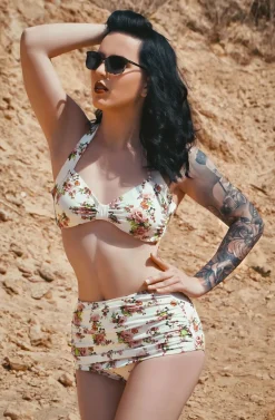 Klassieke Bloemenromantische Bikinibroek In Creme