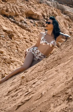 Klassieke Bloemenromantische Bikinibroek In Creme