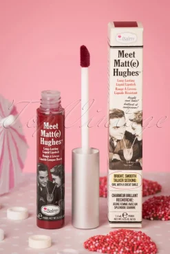 Maak Kennis Met Matte Hughes In Loyal Deep Red