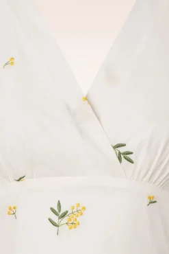 Met Bloemen Geborduurde Swingjurk In Wit