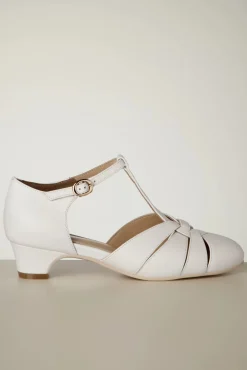 Petit Montpellier T-Strap Pumps In Wit