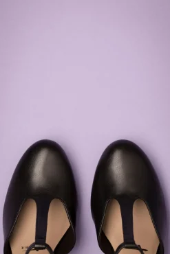 Phyllis T-Strap Pumps In Matte Zwart