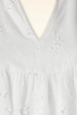 Ruth Geborduurde Jurk In Wit
