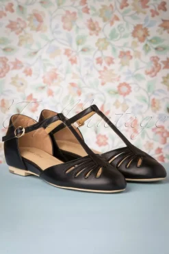 Singapore T-Strap Flats In Zwart