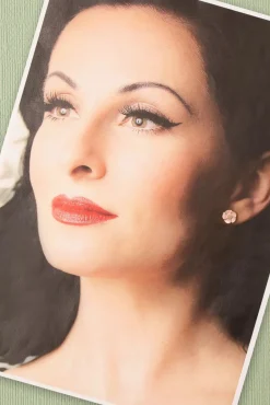 Small Rose Oorstekers In Zacht Roze