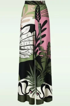 Terri Broek Met Wijde Pijpen In Multi