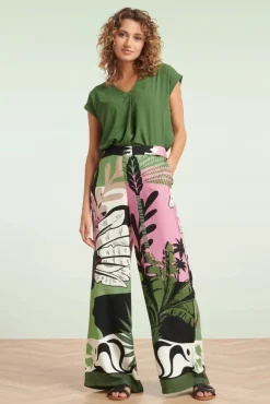 Terri Broek Met Wijde Pijpen In Multi