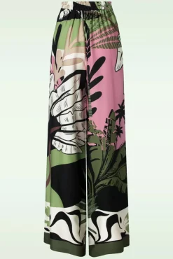 Terri Broek Met Wijde Pijpen In Multi