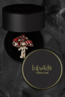 Well Spotted Stone Set Crystal Broche