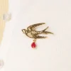 Zwaluw Broche In Goud En Rood